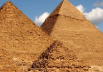 金字塔有多高 埃及金字塔底座有多长